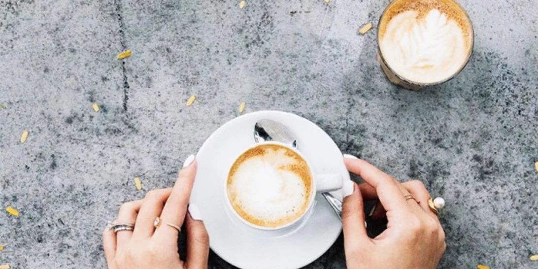 Πού οφείλονται οι ημικρανίες; Μήπως φταίει ο τρόπος που πίνεις τον καφέ σου;