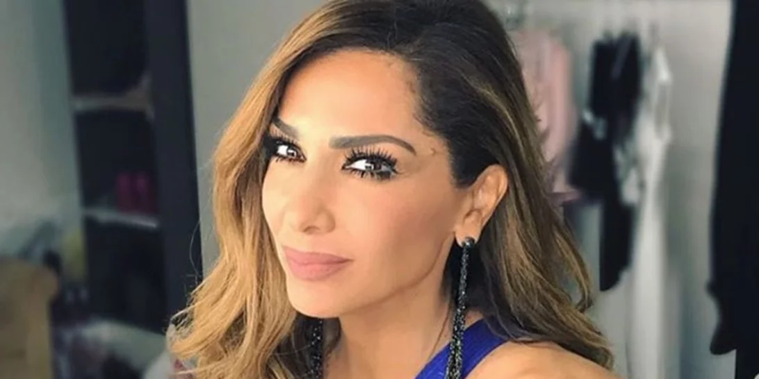 Δέσποινα Βανδή: Φτιάχνει πασχαλινό τσουρέκι!