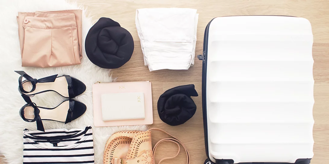 Πάσχα 2017: 10 αγορές για τη βαλίτσα των διακοπών