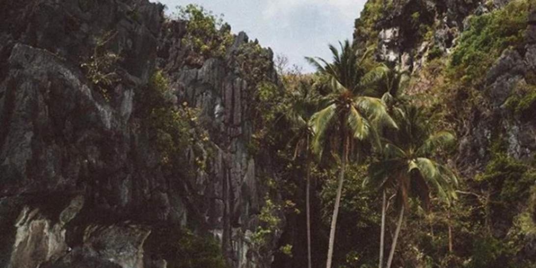 To ζευγάρι που πληρώνεται για να ταξιδεύει