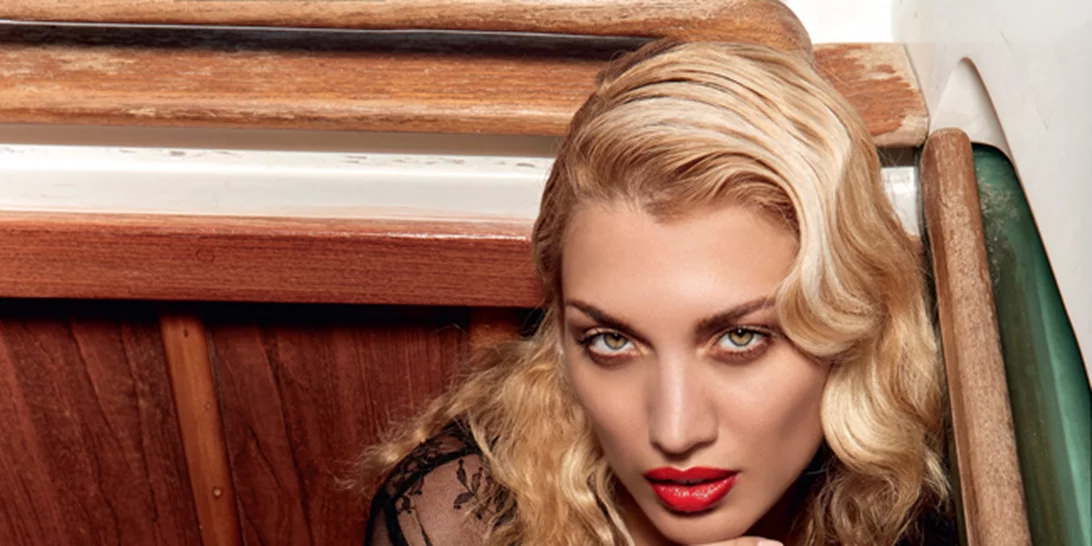 Κωνσταντίνα Σπυροπούλου: Υιοθέτησε το glamorous ανοιξιάτικο look της