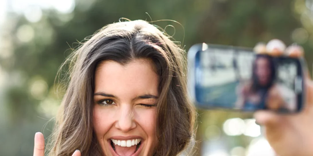Τι δείχνουν για τον χαρακτήρα σου οι φωτογραφίες που ποστάρεις στα social media