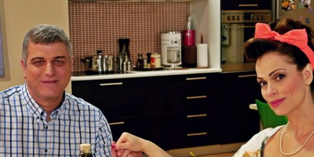 «Μην αρχίζεις τη μουρμούρα»: Ο Ηλίας βλέπει με περιέργεια την Μαρίνα να παθαίνει μια περίεργη