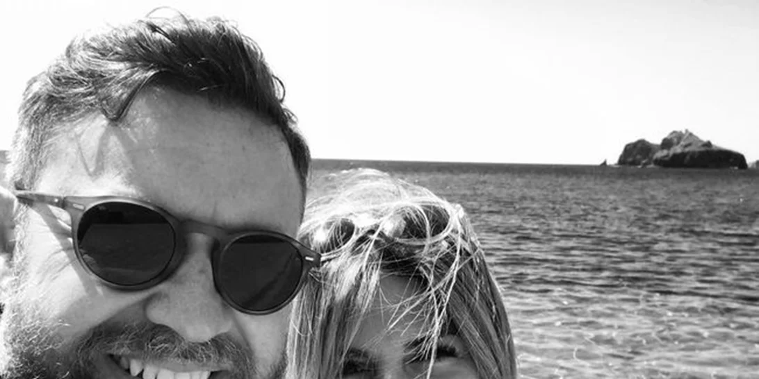 Γιάννης Βαρδής - Νατάσα Σκαφίδα: Έκαναν το πρώτο μπάνιο με την κόρη τους