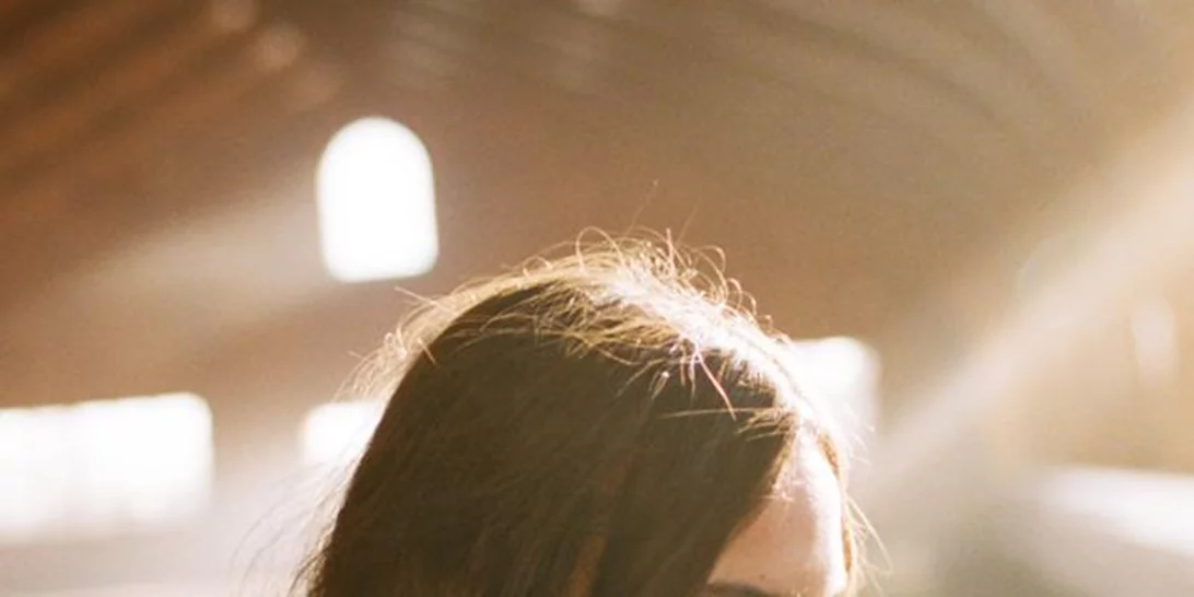 Alexa Chung: Μία πρώτη ματιά στην νέα της συλλογή με ρούχα (ΝΑΙ, είναι γεγονός!)