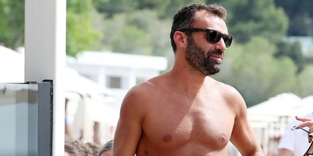 Λάμπρος Χούτος: Μετά την παραλία του Άγιου Δομίνικου, στην παραλία της Βουλιαγμένης