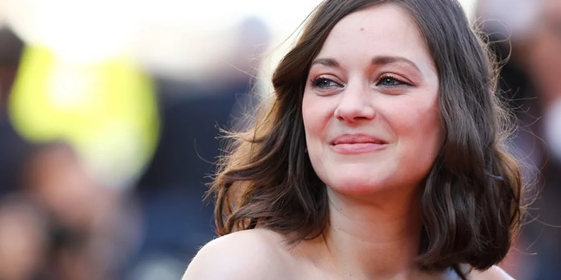 Marion Cotillard: Έγινε ξανθιά και έκανε την πιο τέλεια εμφάνιση!