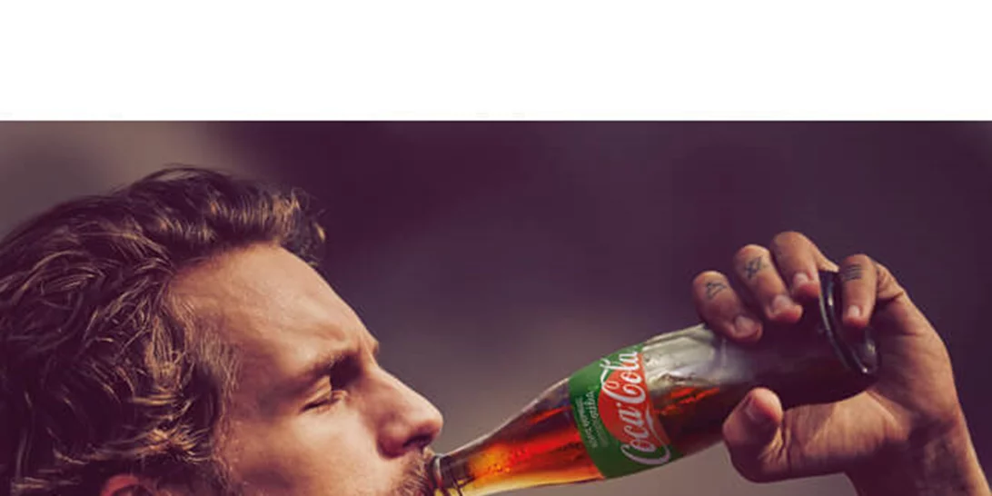 3+1 ερωτήσεις για τη νέα Coca-Cola που κυκλοφόρησε σε παγκόσμια πρεμιέρα στην Ελλάδα!