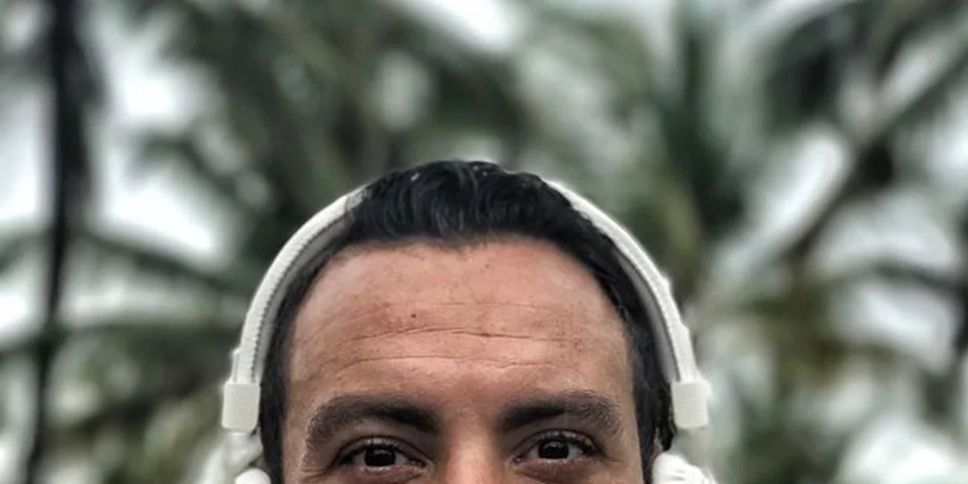 Σάκης Τανιμανίδης: Δες τον αδελφό του παρουσιαστή και την απίστευτη ομοιότητά τους