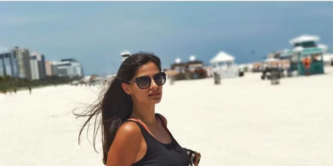 Χριστίνα Μπόμπα | Με ολόσωμο μπικίνι στην παραλία