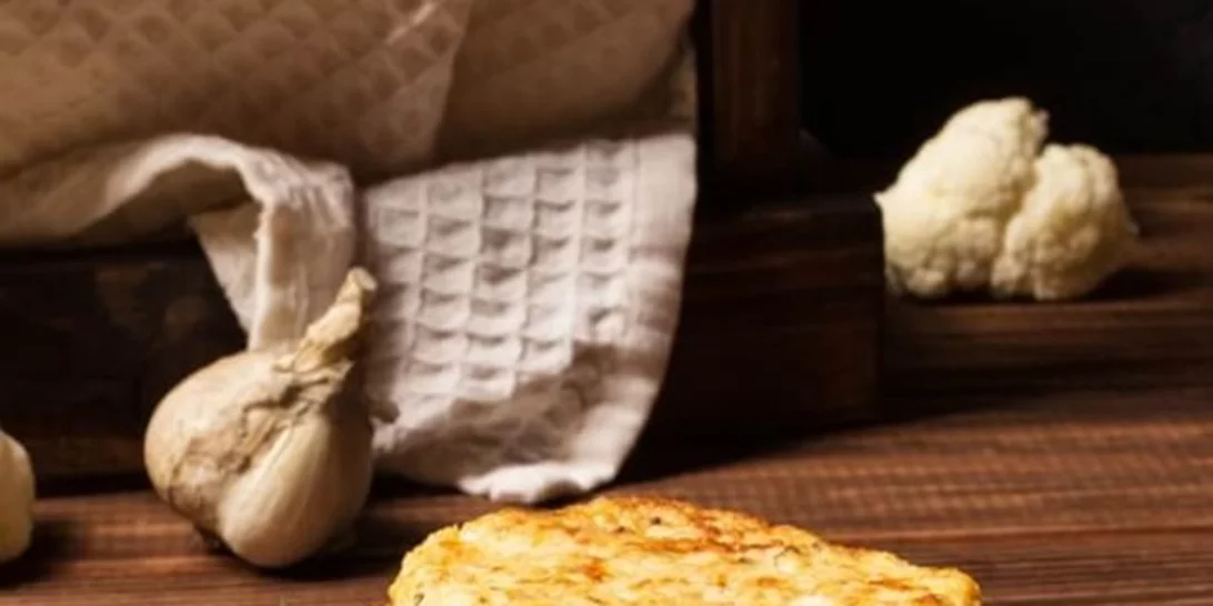 Vegan τηγανίτες γλυκοπατάτας με γουακαμόλε