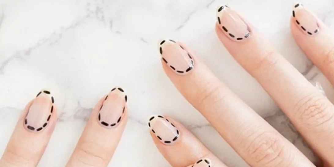 Η νέα τάση στα νύχια τα θέλει χωρίς χρώμα! Ορίστε, εξελίξεις..