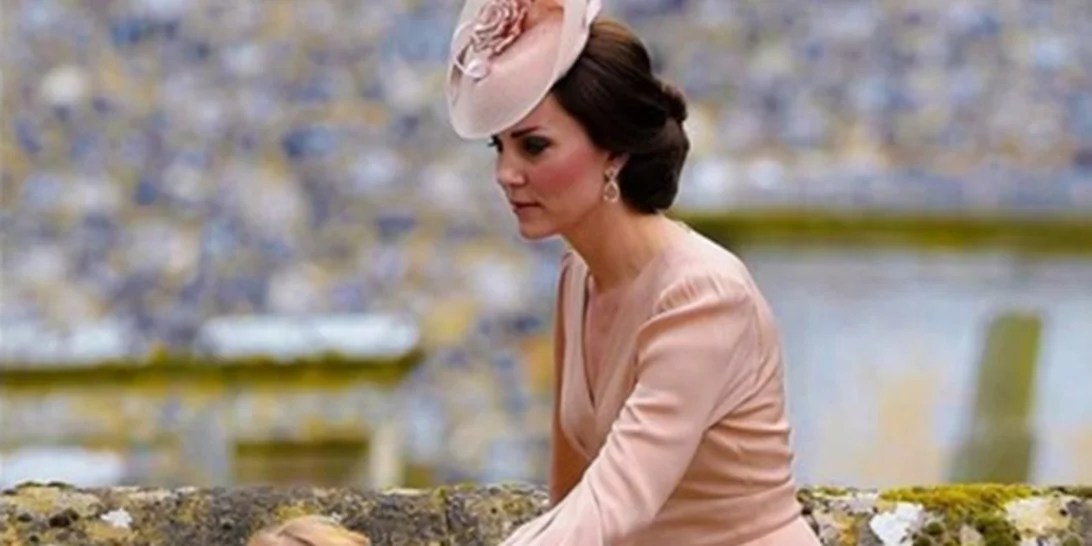 Kate Middleton: «Σπάει» ξανά το πρωτόκολλο και ακολουθεί τα βήματα της Νταϊάνα