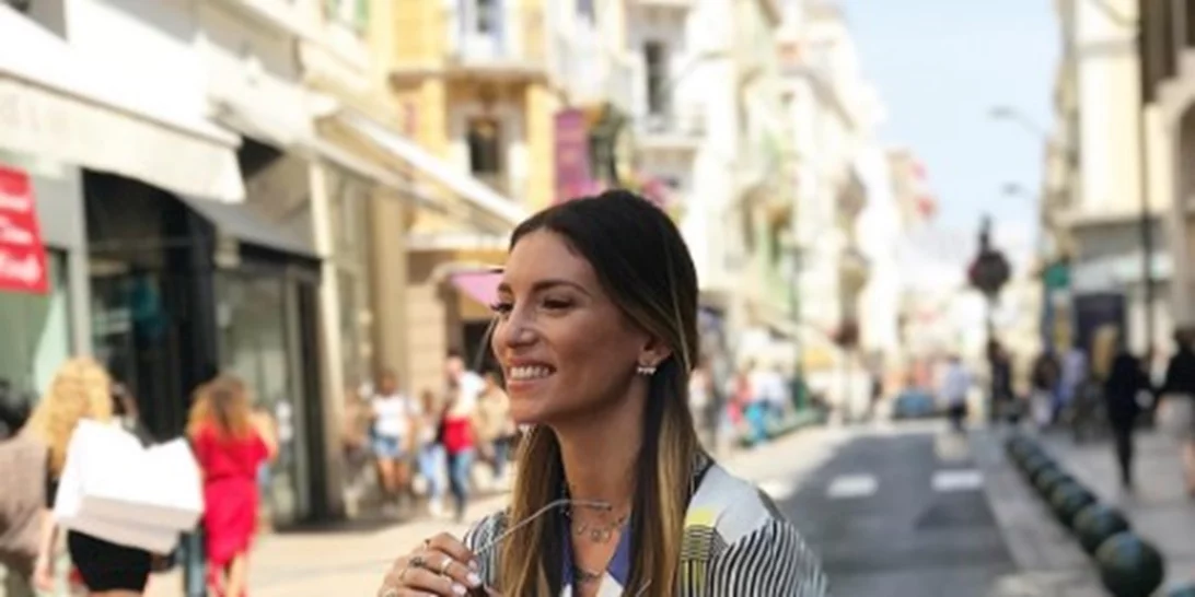 Αθηνά Οικονομάκου: Συνεχίζει τις διακοπές στην Γαλλία με τον σύντροφό της