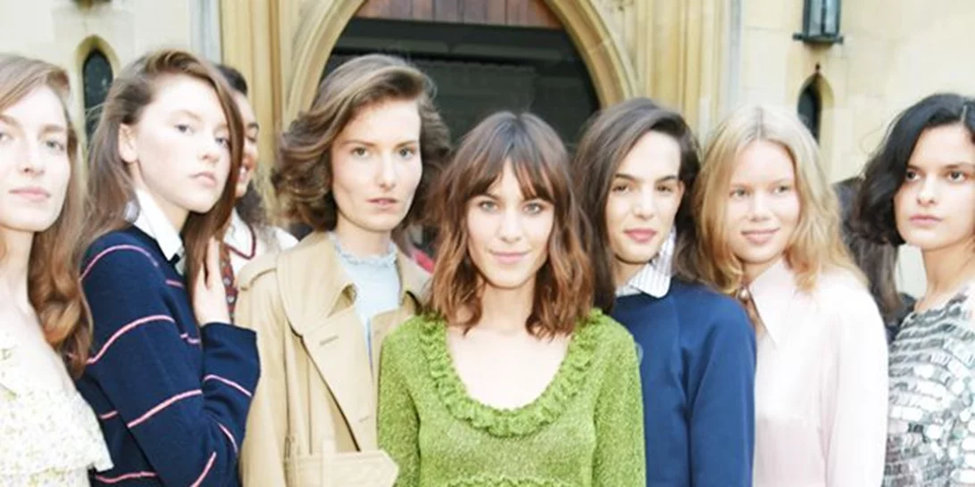 Alexa Chung: Τα ωραιότερα κομμάτια από την πρώτη της συλλογή ρούχων