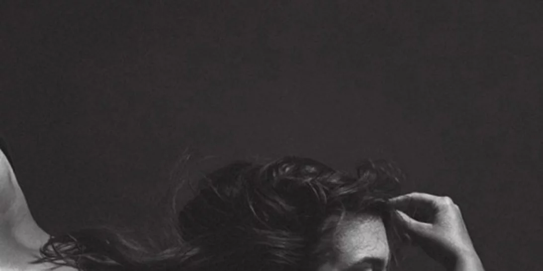 Ashley Graham: Φωτογραφίζεται γυμνή και μιλάει για την "ασήμαντη" κυτταρίτιδα της