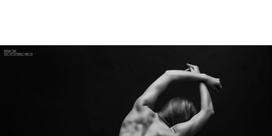 Ο φωτογράφος που αποθεώνει το γυναικείο σώμα με τις ασπρόμαυρες λήψεις του