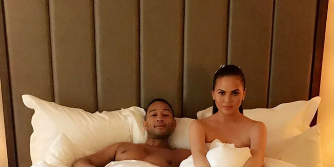 Chrissy Teigen: Έτσι πήρε την εκδίκηση της όταν ο σύζυγός της χόρεψε με θαυμάτρια του επί σκηνής