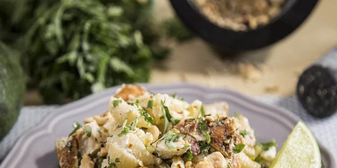 Survivor σήμερα; Να πώς θα φτιάξεις την πιο healthy σαλάτα με κοτόπουλο και αβοκάντο (και χωρίς να πας σούπερ μάρκετ!) – βίντεο