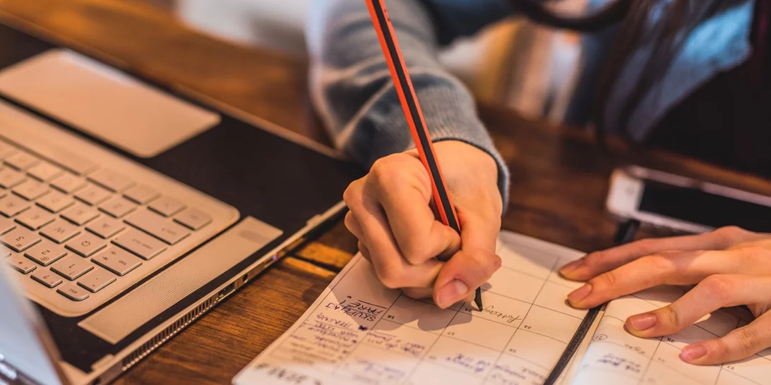 Ποια ζώδια είναι οργανωτικά; Τι πρέπει να ξέρει κάθε ζώδιο για να πάει καλά στα επαγγελματικά;