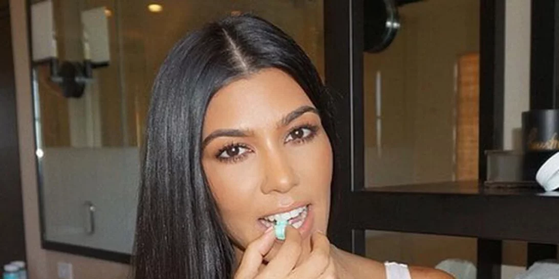 Kourtney Kardashian: Αγκαλιά με το νέο της σύντροφο στις Κάννες