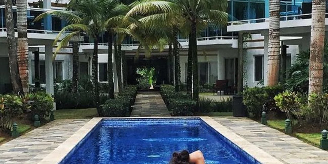 Χριστίνα Μπόμπα: Εντυπωσιακές φωτογραφίες με μαγιό στον Άγιο Δομίνικο