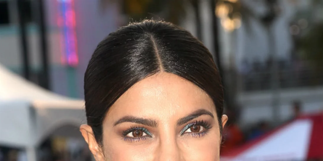 Μπλε μάσκαρα; Μη φοβηθείς και κάντο όπως η Priyanka Chopra!