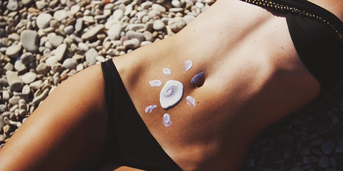 Κάηκες από τον ήλιο; Οι 5 κινήσεις για να το αντιμετωπίσεις σωστά