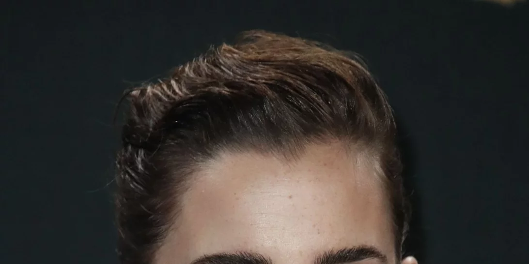 Το χτένισμα της Emma Watson είναι τέλειο, αν είσαι καλεσμένη σε γάμο