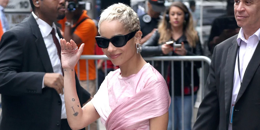 Πώς θα είσαι girlie και cool; Η Zoë Kravitz θα σου δείξει