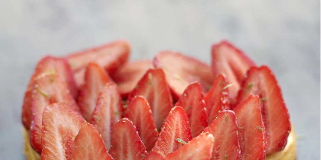 Η συνταγή της εβδομάδας: Μία άκρως καλοκαιρινή τάρτα με φράουλες