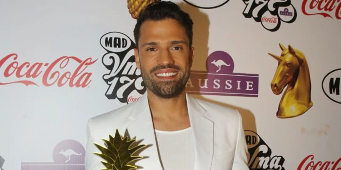 Τρελά ερωτευμένος ο Κωνσταντίνος Αργυρός. Αυτή είναι η κούκλα που του έχει κλέψει την καρδιά