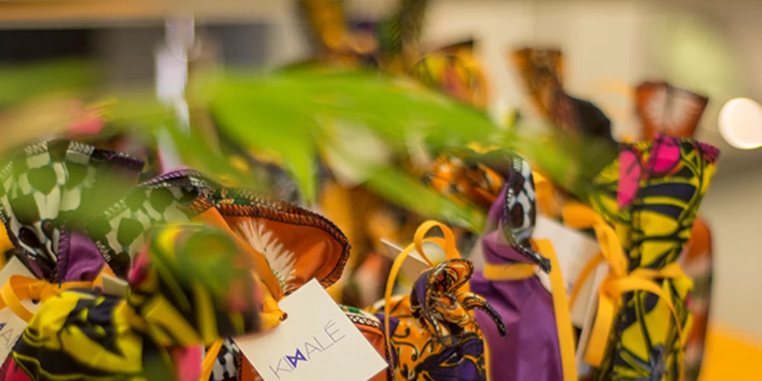 KIMALÉ: Το Benaki Shop ντύθηκε με τα καλειδοσκοπικά african inspired μοτίβα της Irène Mamfredos