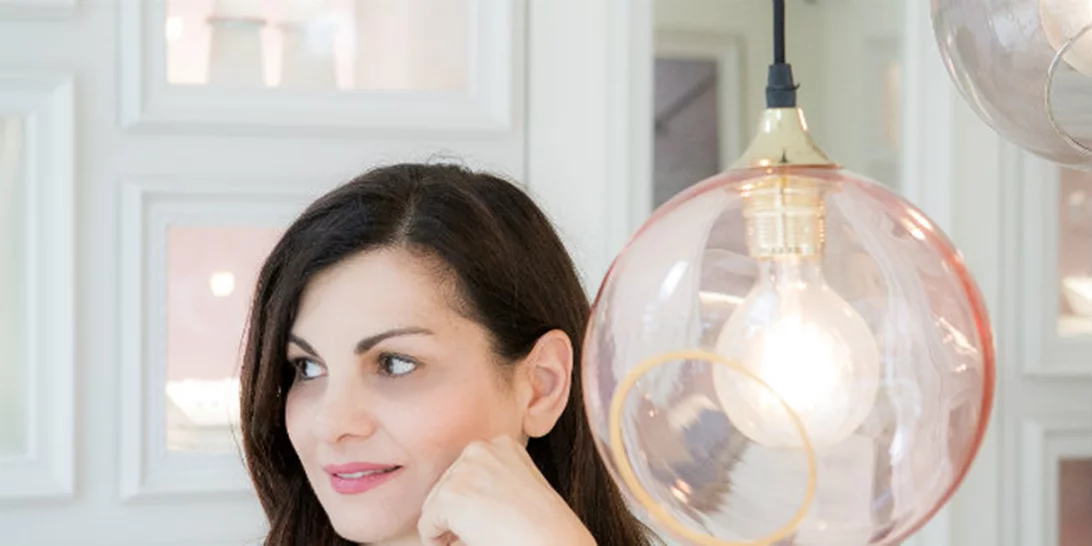 Όταν τα tropical μοτίβα συνάντησαν τη διαχρονική κομψότητα της Pandora