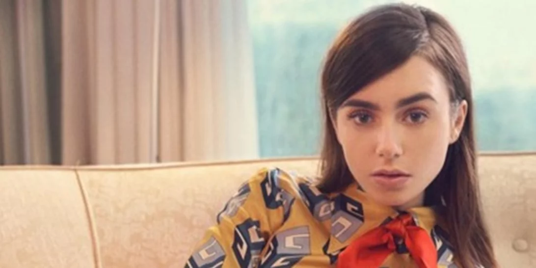 Η Lily Collins ανακοίνωσε τον αρραβώνα της