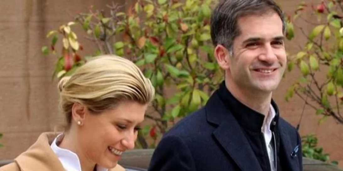 Σία Κοσιώνη - Κώστας Μπακογιάννης: Πότε θα γίνει τελικά ο γάμος τους στη Σαντορίνη;