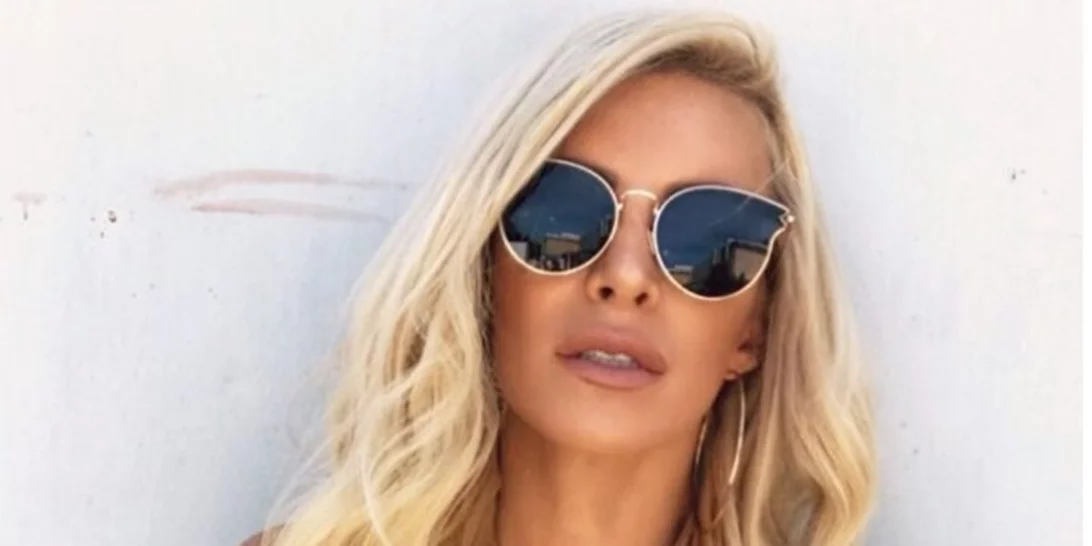 Κατερίνα Καινούργιου: Με καυτό ολόσωμο μαγιό στη Μύκονο