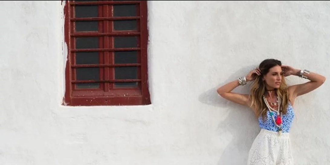 Αθηνά Οικονομάκου: Η εντυπωσιακή φωτογραφία από την Σαντορίνη