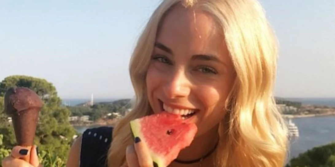 Δούκισσα Νομικού: Με μαύρο μπικίνι στη Μύκονο