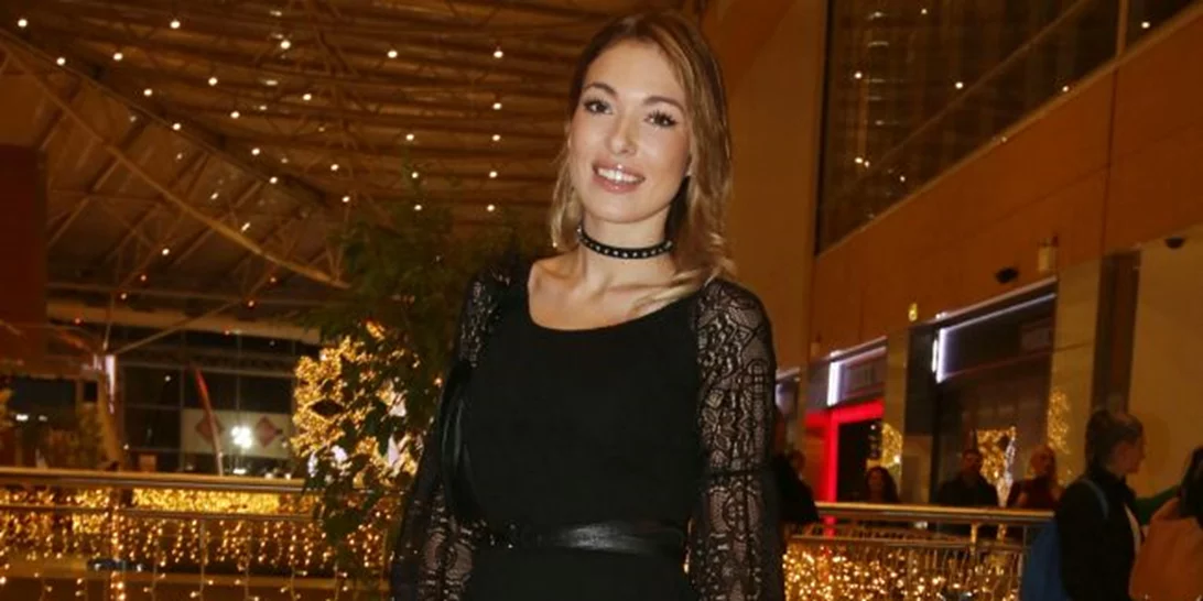 Μικαέλα Φωτιάδη: Φωτογραφήθηκε ημίγυμνη λίγες ημέρες πριν γεννήσει