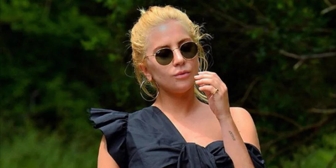 Lady Gaga: Πήγε για πεζοπορία με...τακούνια!