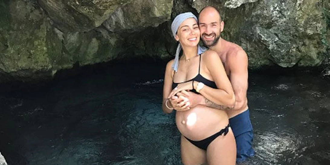 Ολυμπία Χοψονίδου: Ποζάρει στην αγκαλιά του Σπανούλη