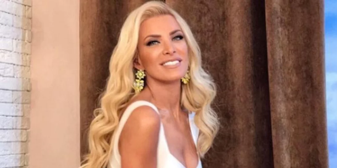 Κατερίνα Καινούργιου: Ποζάρει με καυτό ολόσωμο μαγιό