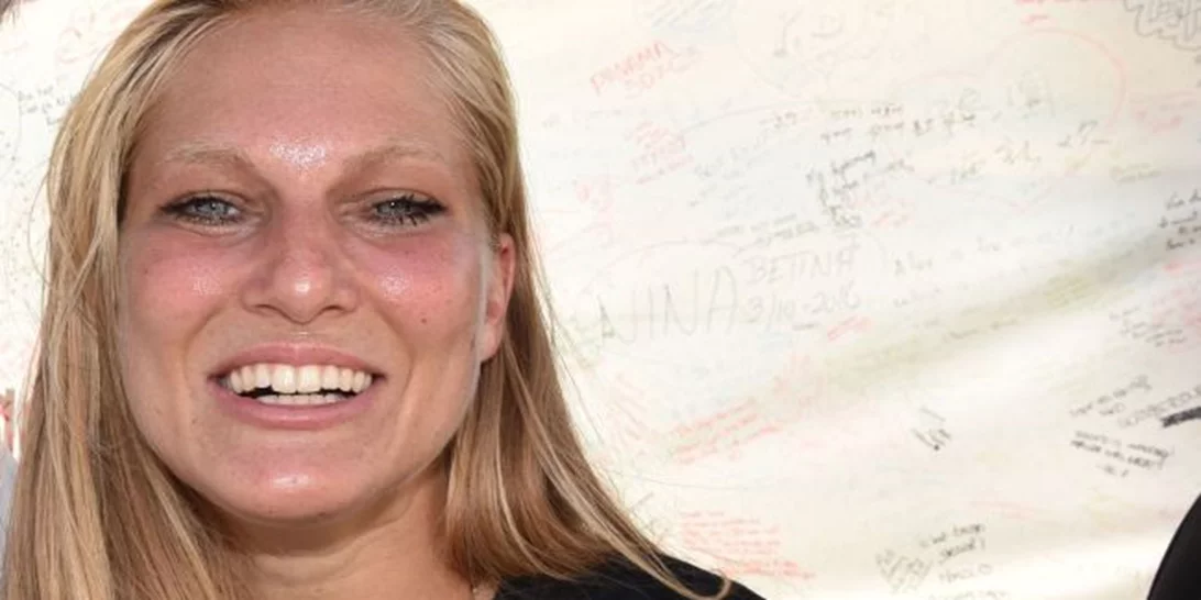 Σάρα Εσκενάζυ: Η πρώτη φωτογραφία με μπικίνι στην παραλία