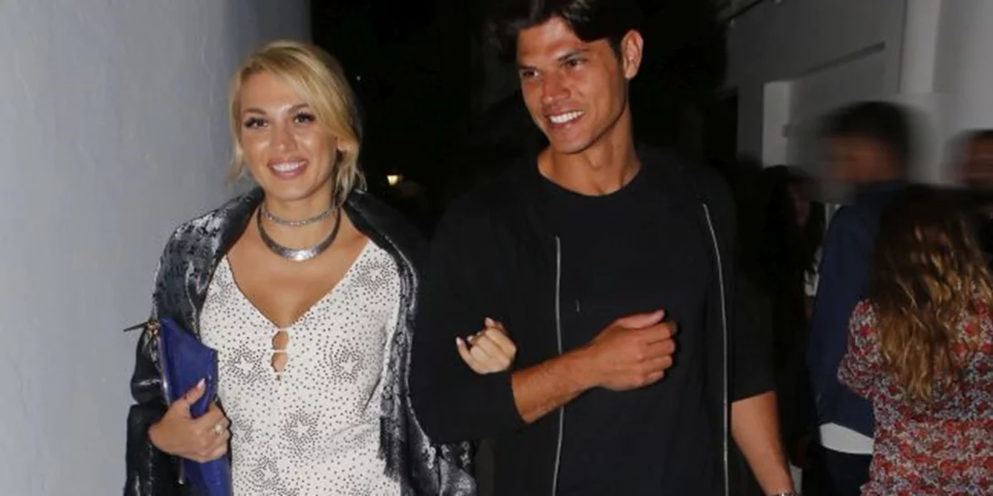 Κωνσταντίνα Σπυροπούλου: Χαλαρές στιγμές στα σοκάκια της Μυκόνου