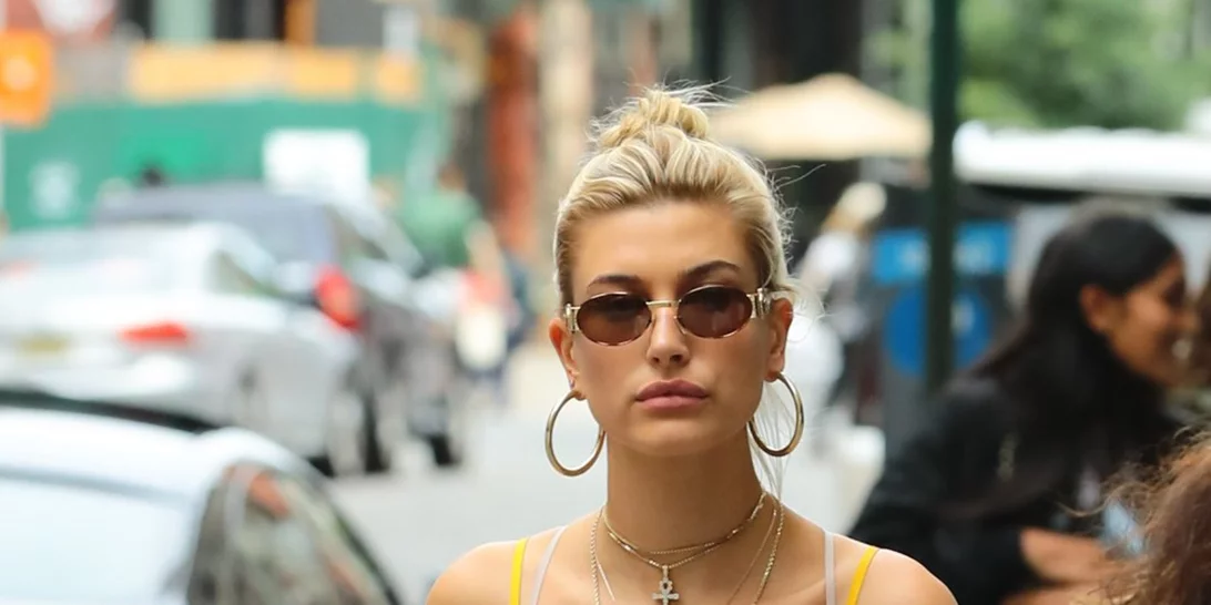 Double denim: H Hailey Baldwin σού δείχνει πώς να φορέσεις δύο τζιν κομμάτια μαζί