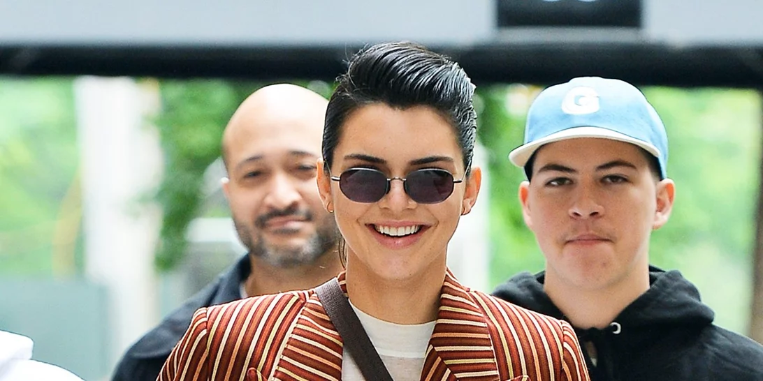 Kendall Jenner: Φοράει ποδηλατικό κολάν με... ψηλοτάκουνα (what?)