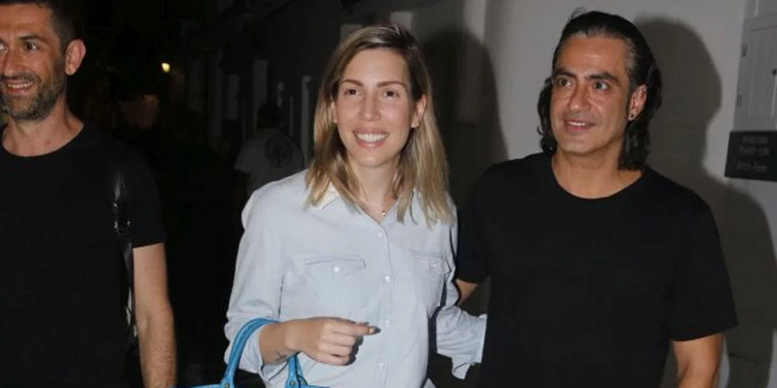 Διονύσης Σχοινάς - Ηλίας Βρεττός: Νυχτερινή βόλτα στη Μύκονο