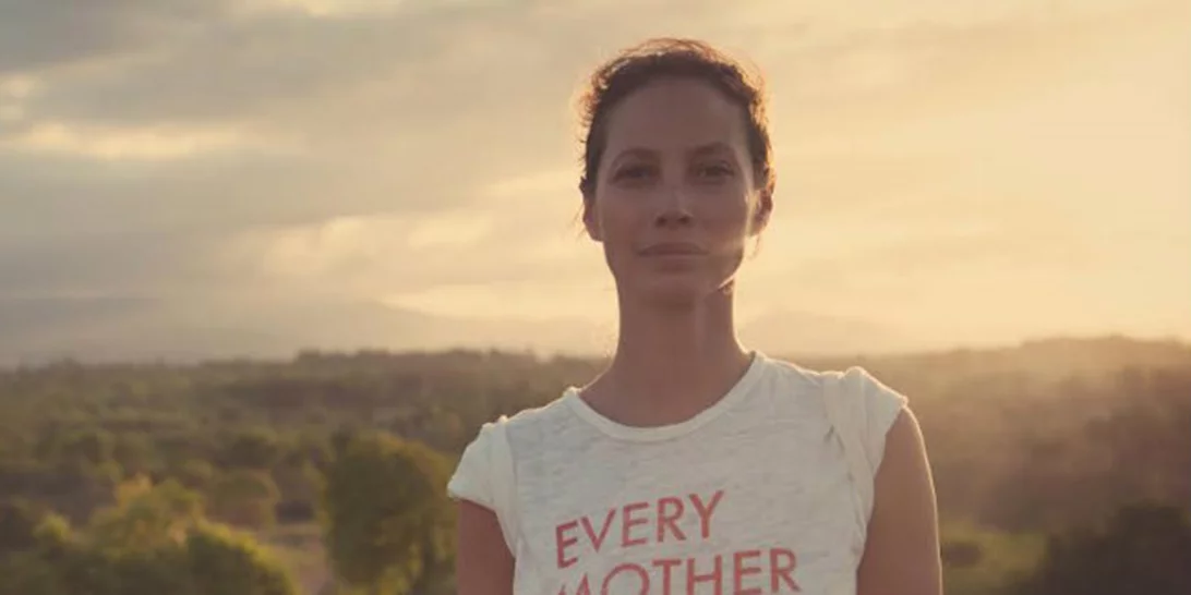 Ο οίκος Valentino συνεργάζεται με τη Christy Turlington για καλό σκοπό