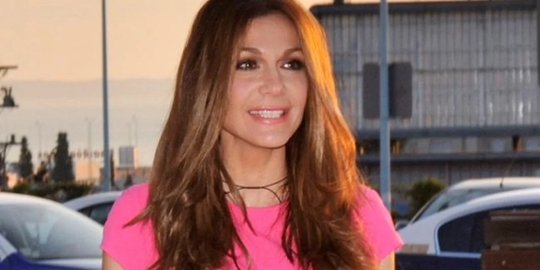 Δέσποινα Βανδή: Με καυτό κόκκινο μπικίνι και χωρίς ρετούς